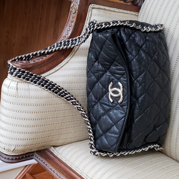 CHANEL CHAIN AROUND QUILTED LEATHER HOBO BAG - Picture 8 of 15